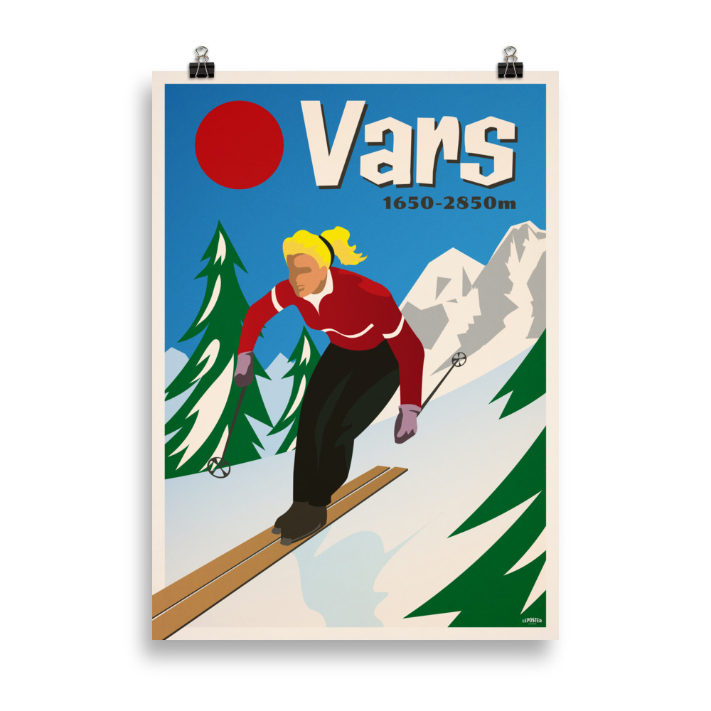 Affiche vintage représentant une skieuse élégante dévalant les pentes enneigées de Vars, dans les Hautes-Alpes. Vintage poster depicting an elegant skier descending the snowy slopes of Vars, in the French Alps.