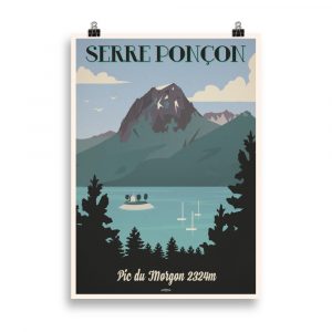 Affiche vintage représentant le lac de Serre-Ponçon avec le Pic du Grand Morgon en arrière-plan, sous un ciel lumineux. Vintage poster depicting Lake Serre-Ponçon with Pic du Grand Morgon in the background under a bright sky.