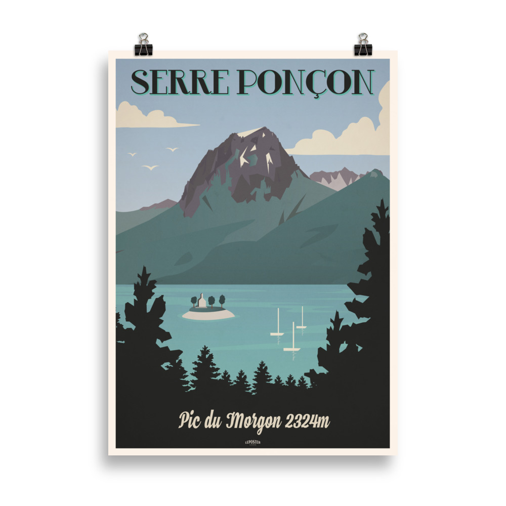Affiche vintage représentant le lac de Serre-Ponçon avec le Pic du Grand Morgon en arrière-plan, sous un ciel lumineux. Vintage poster depicting Lake Serre-Ponçon with Pic du Grand Morgon in the background under a bright sky.
