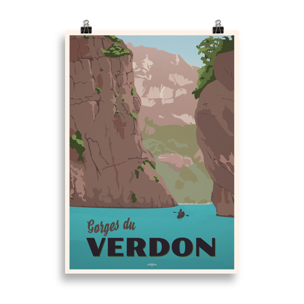 Affiche vintage représentant un kayakiste naviguant dans les gorges du Verdon avec les falaises vertigineuses en arrière-plan. Vintage poster depicting a kayaker paddling in the Verdon Gorge with towering cliffs in the background.