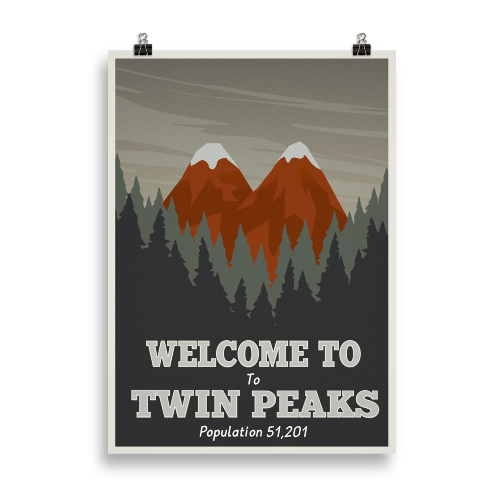Affiche vintage représentant le paysage emblématique de Twin Peaks, avec les montagnes jumelles, une route sinueuse au premier plan et une forêt dense en arrière-plan, dans des tons verts et bruns rétro. Vintage poster depicting the iconic Twin Peaks landscape, with the twin mountains, a winding road in the foreground, and a dense forest in the background, in retro green and brown tones.