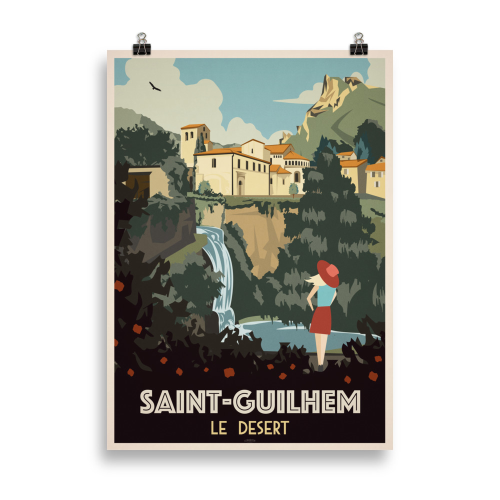 Affiche vintage représentant le village médiéval de Saint-Guilhem-le-Désert, avec ses ruelles pavées et l’abbaye au fond, entouré de collines verdoyantes, dans des tons chauds et rétro. Vintage poster depicting the medieval village of Saint-Guilhem-le-Désert, with its cobbled streets and the abbey in the background, surrounded by green hills, in warm retro tones.