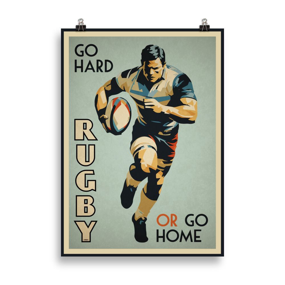 Affiche vintage représentant un rugbyman en pleine course, dans un style rétro et graphique avec l’inscription “Go Hard Or Go Home”. Vintage poster showing a rugby player running, in a retro graphic style with the slogan “Go Hard Or Go Home”.