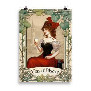 Affiche Art Nouveau représentant une femme en habit traditionnel alsacien buvant un verre de vin blanc, avec un village alsacien en arrière-plan. Art Nouveau poster depicting a woman in traditional Alsatian dress drinking a glass of white wine, with an Alsace village in the background.