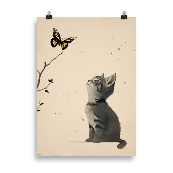 Affiche vintage représentant un chaton curieux observant un papillon, style doux et coloré, parfaite pour une chambre d’enfant. Vintage poster showing a curious kitten watching a butterfly, in a soft and colorful style, perfect for a child’s bedroom.