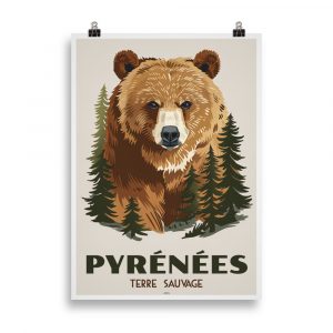 Affiche vintage représentant le portrait réaliste d’un ours brun des Pyrénées sur fond naturel. Vintage poster showing a realistic portrait of a Pyrenean brown bear on a natural background.
