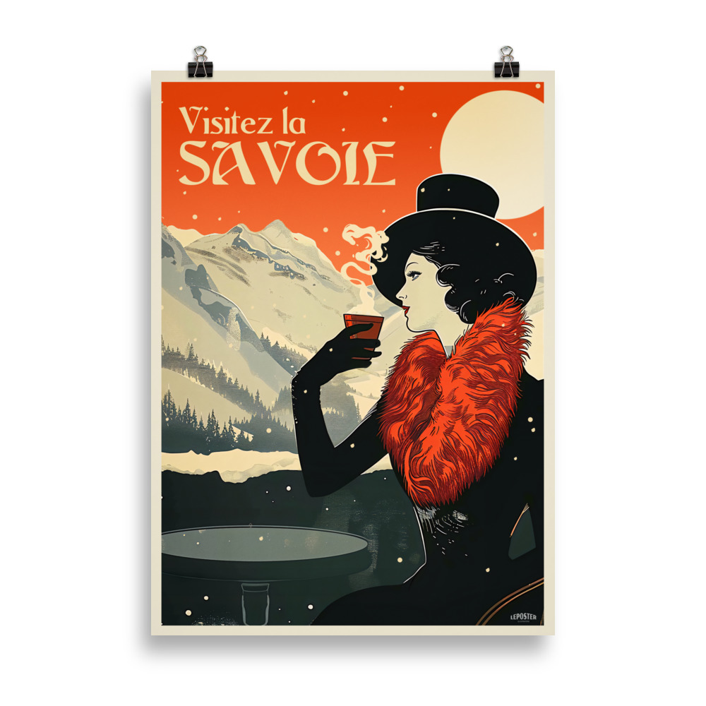 Affiche vintage Art Nouveau représentant une femme élégante de la fin du XIXᵉ siècle buvant une boisson chaude, avec les montagnes enneigées de Savoie en arrière-plan. Vintage Art Nouveau poster depicting an elegant late-19th-century woman drinking a hot beverage, snowy Savoie mountains in the background.