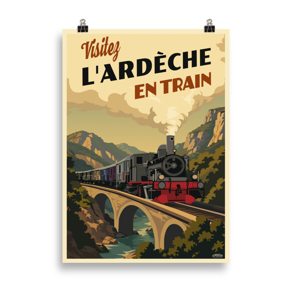Affiche vintage représentant une locomotive à vapeur traversant un paysage ardéchois, entre reliefs boisés, rivière et nature sauvage.
